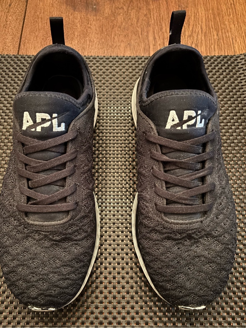 APL Women’s Techloom Black Knit Running Shoe size 7.5 Great Condition